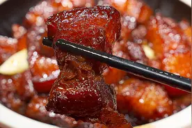 65岁婆婆农村酒席红烧肉的做法，好吃还不油腻，做法简单一看就会视频封面