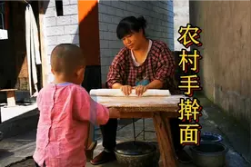 同样是面条，机器压出来的和手擀出来的面味道就是不一样