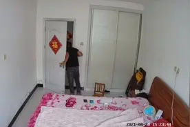 不顾老公反对在家里安装了监控，果然拍到了这一幕视频封面