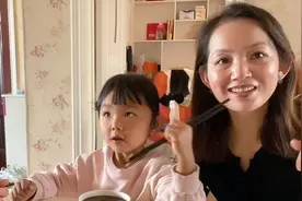 新疆姑娘用黑米黑豆黑芝麻给家人做早餐养生粥，补气血暖胃更暖心