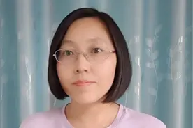 手机简单设置一下，灭屏也能显示时间日期还省电，方便实用！视频封面