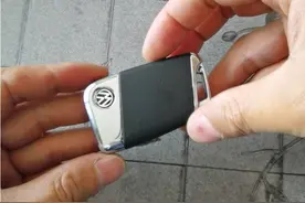 迈腾B8车钥匙电池更换过程，希望能帮到大家！视频封面