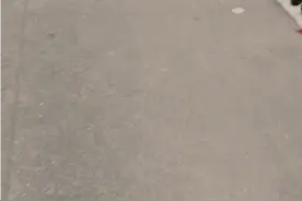 江门市礼乐桥底旧货市场，最垃圾货的地方，每天还是很多人来买。