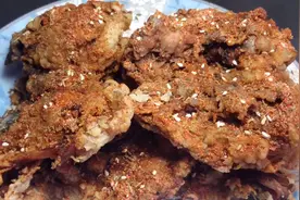 厨师长教你炸鸡架的家常做法，步骤详细，干香酥脆喝酒很不错