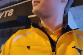 小小小酷哥：开桑塔纳穿外卖服去见女网友 惨遭嫌弃视频封面