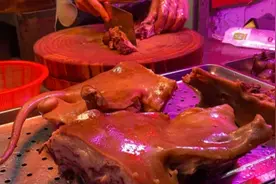 广西特色美食白切狗肉，60元一斤，居然还送狗杂，老板做生意实在