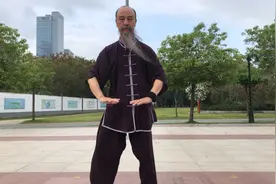 武当三丰自然派二十六代传人王平道长演练太极拳精彩绝伦英姿飒爽