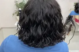 女士头发黑又特别硬，推荐烫这款数码烫，简单好打理，半扎更好看