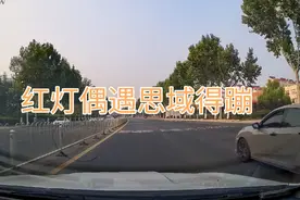 比亚迪秦plus dmi 等红灯加速真的快偶遇思域视频封面