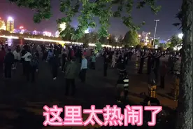 河南柘城最繁华的地方，跳广场舞的人山人海 ，真热闹