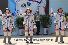 景海鹏任中国人民解放军航天员          大队大队长视频封面