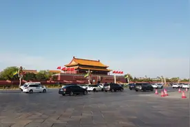 4月18日，骑行实拍北京天安门广场的壮观景象，看看吧！视频封面