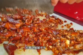 韭菜肉皮包子的做法，不值钱的猪肉皮这么处理竟然这么好吃！