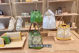 香港TB轻奢女包服装打折，款式多样式美价格诱人，帮朋友买了不少