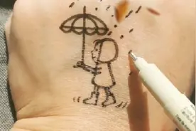 手上画画，“十R”画打伞的“女孩”视频封面