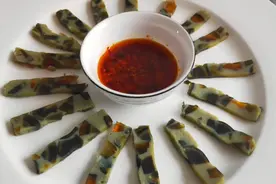 三个皮蛋，五个鸡蛋做一个皮蛋冻，和皮冻一样好吃又弹劲，无添加视频封面