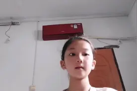 世上没有比妈妈更好的人了，她爱我们，让我们生活在幸福中