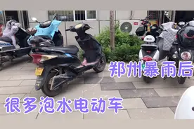 郑州暴雨后，维修店里很多泡水电动车，这些电车还有修的价值吗？视频封面