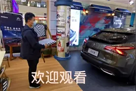 超哥带我们看凡尔赛后备箱，一定看到最后😇😂