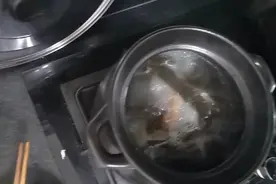 煲了一个大骨海带汤，海带的营养价值非常丰富能抗辐射、减肥排毒