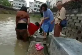 小姑被嫂子出卖遭受折磨多年后小姑跳河自杀嫂子救她是后悔吗？视频封面