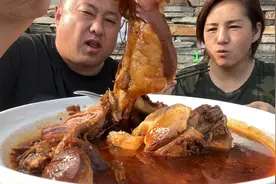 3斤肘子，高压锅炖4小时，软烂咸香，半斤肉两口拿下，看着都过瘾视频封面