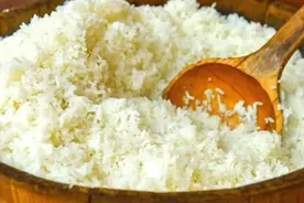 农家木甑蒸饭，香软可口，比电饭煲饭好吃，不吃菜也能吃两碗