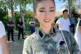 东北农村小伙有多帅？一米九大个威猛帅气，这长相还愁找对象吗？