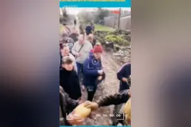 俄军为乌克兰难民发物资！发生活吃的！为俄罗斯点赞！视频封面