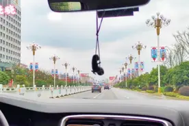 一路随拍，湖北黄冈市黄梅县城街景，感觉比去年漂亮多了。