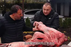 战斗民族吃熊肉，切开后颜色红润似宝石，忙活4小时，看着都口水视频封面