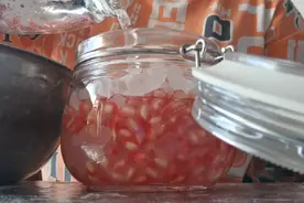 石榴还没到成熟就炸开了，把坏的丢掉，用好的拿来泡个石榴酒视频封面