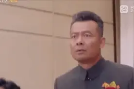 十几年没见的爸爸出现在婚礼现场，新娘晕倒在地