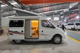 适合夫妻两人旅行的小房车，白菜价就能开回家，还是柴油自动挡