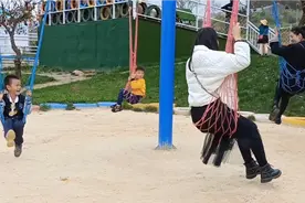 开心一刻！周末同事朋友一起带娃去山上农庄玩，这个旋转秋千好玩视频封面