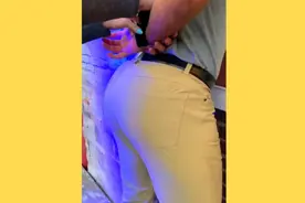 国外网红因酷似羊尾油的翘臀收获百万粉丝