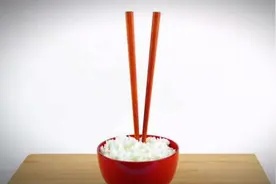 你知道米饭插筷子地含义吗？