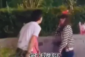 全世界教男孩怎么去爱一个女孩子 却没有教怎么去体谅一个男孩子