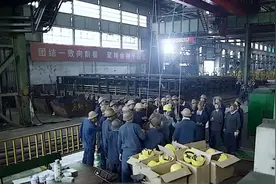 工厂安全帽测试竟用高空坠落，不料出了事视频封面