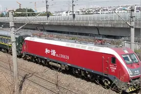 京沪线 由洛阳始发开往上海的K737次列车接近苏州站！视频封面