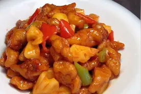 厨师长教你菠萝咕咾肉的家常做法，步骤详细，甜酸适口下酒又下饭视频封面