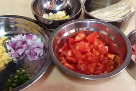 厨师长教你蕃茄肥牛的家常做法，步骤详细，汤鲜肉嫩下酒又下饭