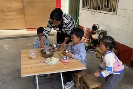 媳妇送老丈人面包，董事长说了一句话，老丈人说到家觉都睡不着了视频封面