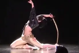 阿拉伯美女弯刀舞，不一样的柔美!视频封面