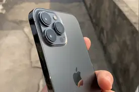 iphone13promax石墨灰。依旧如此精致，满满的质感视频封面