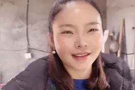 康康种的包菜被虫吃，急用白醋兑水来灭虫