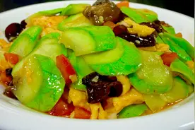 西葫芦炒鸡蛋这样做真是绝配，教你一个新做法，营养又好吃真美味视频封面