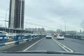 限行第一天过嘉华大桥，是我出门太早还是尾号1和6的车太多呢？视频封面
