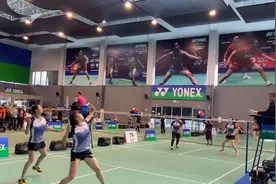 低视角观看羽毛球专退女双比赛，技战术值得广大爱好者好好学习