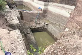 大表哥矿坑抽水抓鱼终于抽干了@大表哥Vlog视频封面